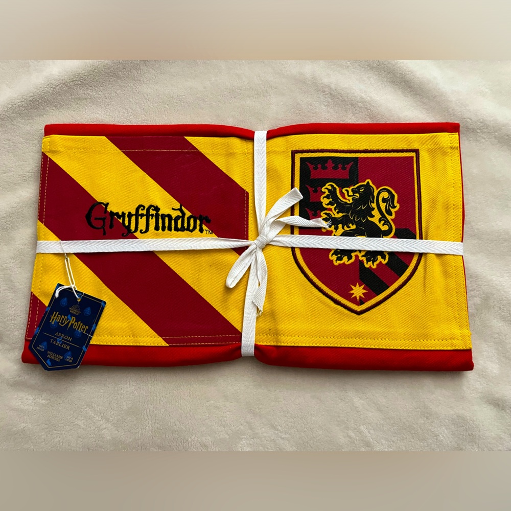 Williams Sonoma Harry Potter Gryffindor Apron